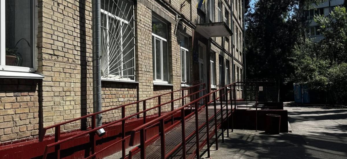 Печерська РДА замовила шкільне укриття за 207 млн грн із завищеними цінами: ризики переплати — понад 11 млн