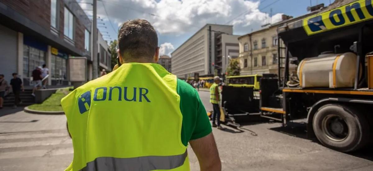 💸 Півмільярда за 1,75 км. Київ знову ремонтує золотою крихтою — і знову з “Онуром”