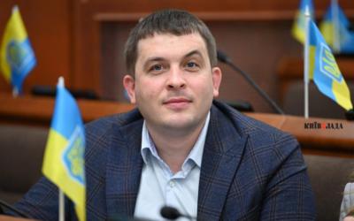 Керівнику апарату КМДА Дмитру Загуменному оголосили підозру у використанні підроблених документів для закордонних відряджень