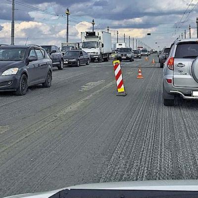 Ограничено движение транспорта на съезде с моста Патона на Днепровскую Набережную
