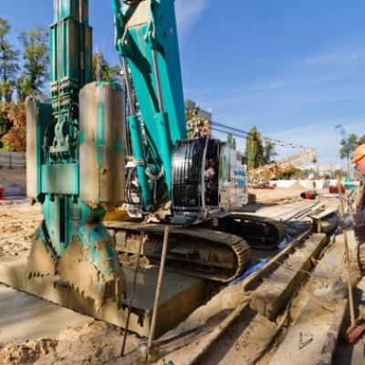 ​​Из-за строительства метро жители Виноградаря не могут добраться домой