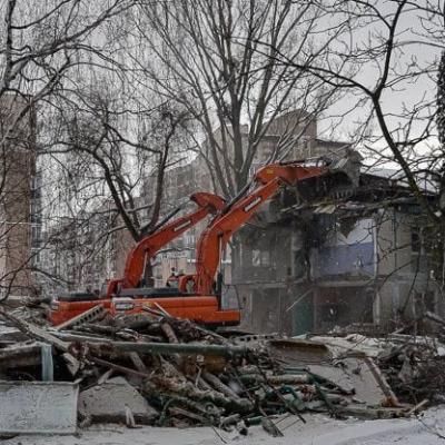 В Киеве снесли общежитие