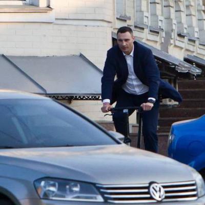 Столичні правоохоронці розслідують махінації у сфері парковок Києва