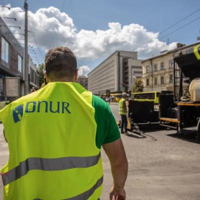 💸 Півмільярда за 1,75 км. Київ знову ремонтує золотою крихтою — і знову з “Онуром”